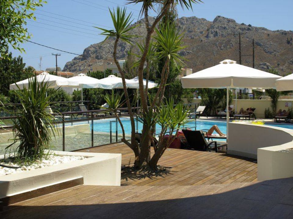 Basen Anavadia Hotel