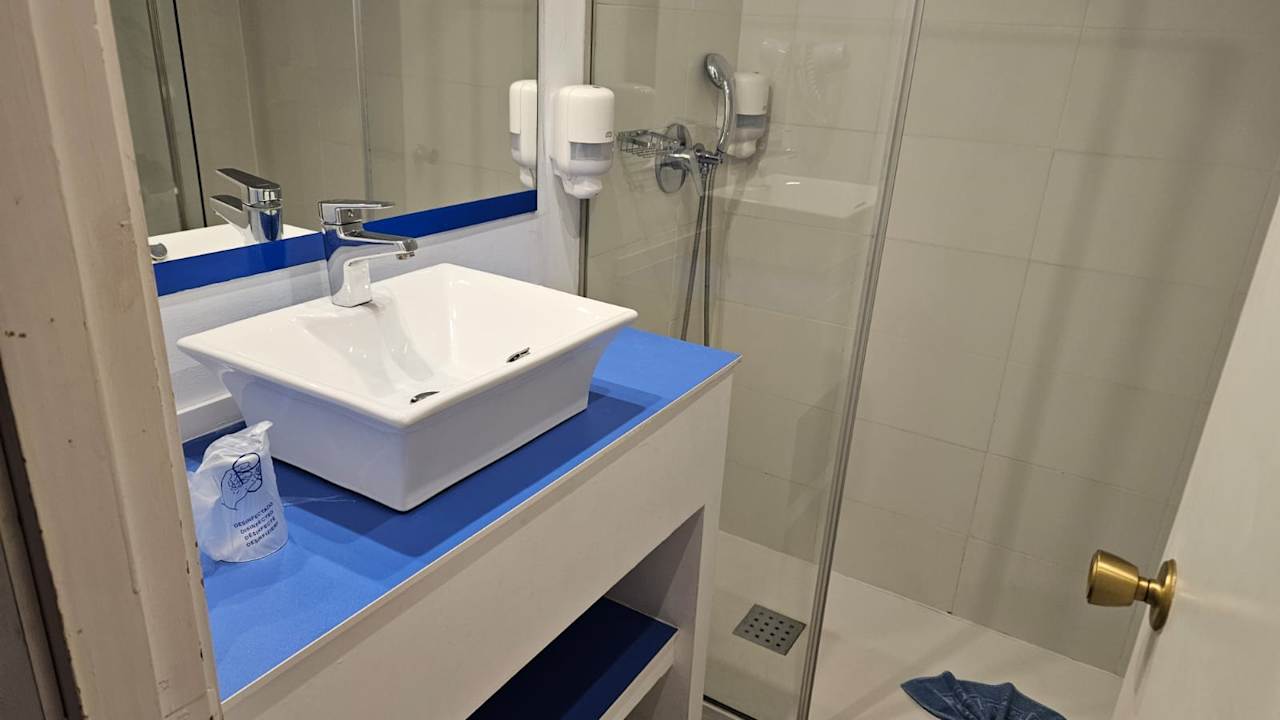 Zimmer Guya Wave Hotel