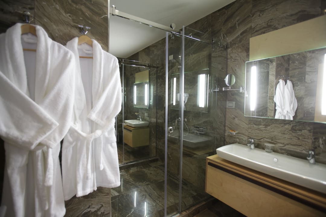 Bathroom Best Western Premier Ark Hotel