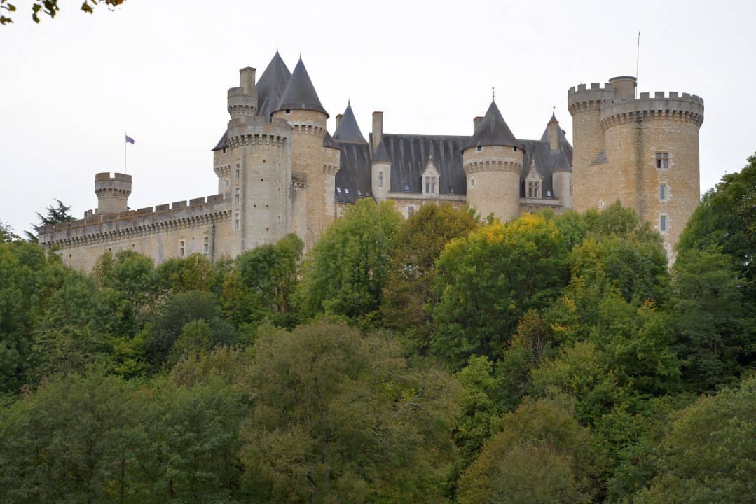 Ein stolzes Schloss präsentiert sich... Hapimag Resort Château de Chabenet