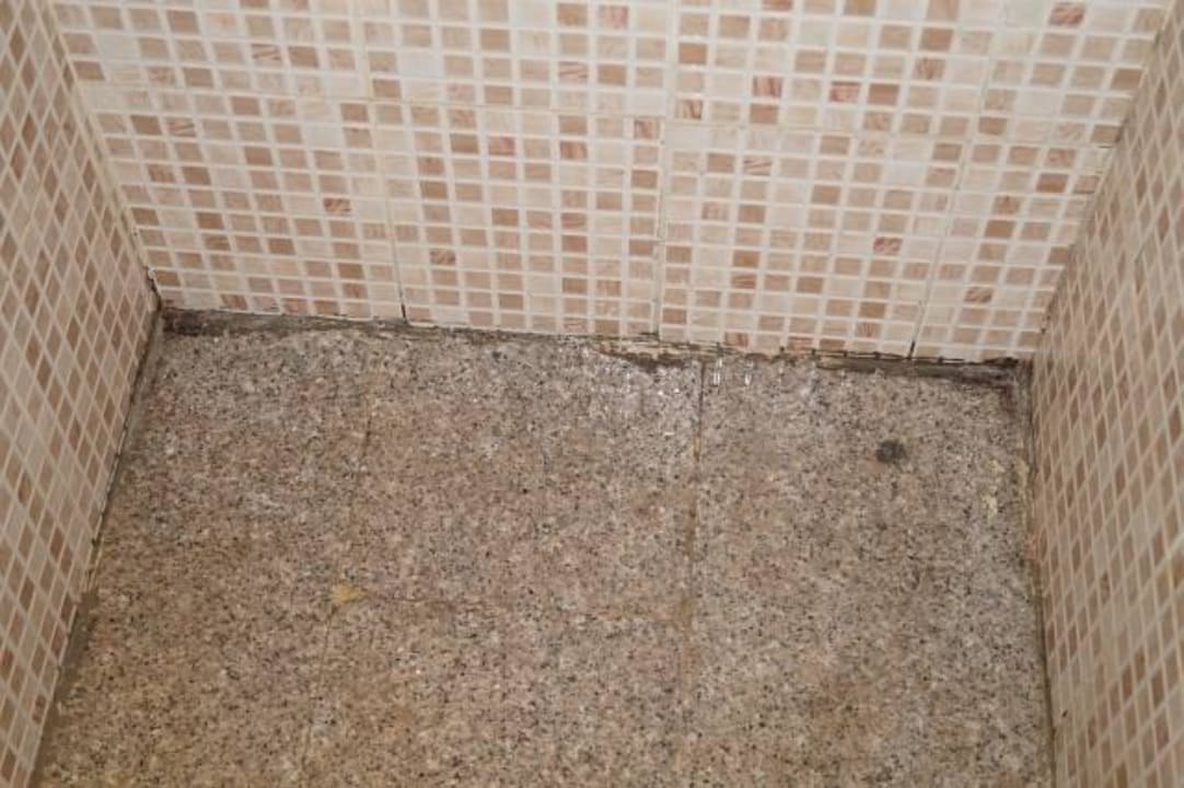 Dusche ist schon abgenutzt Pickalbatros Alf Leila Wa Leila Resort - Neverland Hurghada