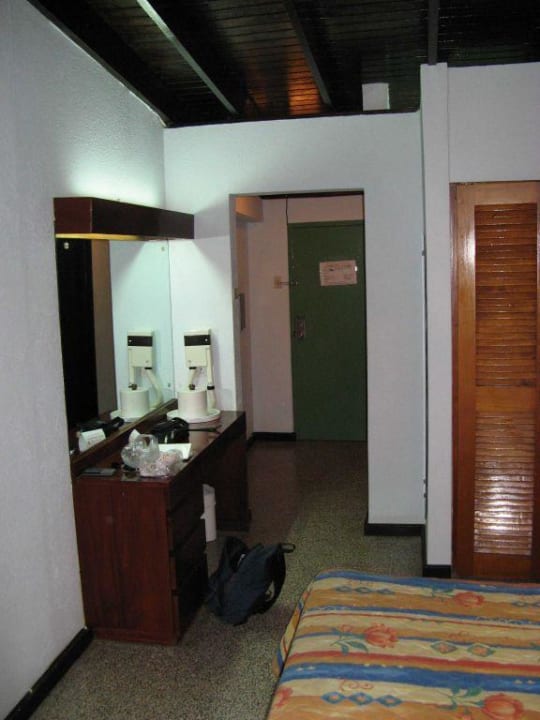 Korridor mit Schreibtisch Starfish Tobago Resort