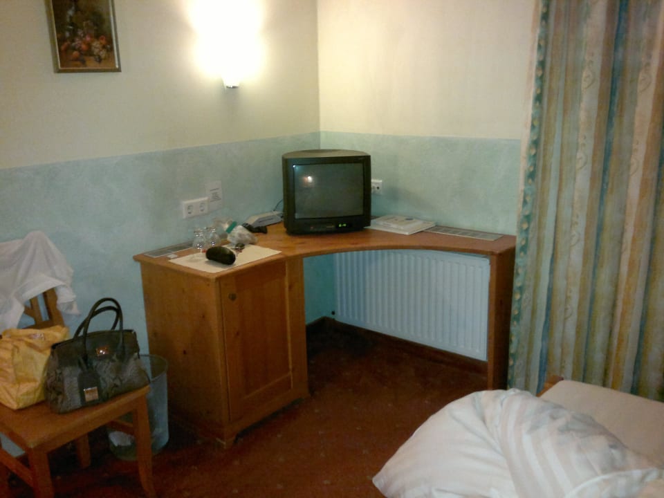 Einfach mit uraltem Fernseher Hotel Schlickwirt