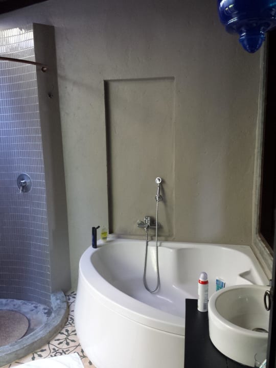 Bad ...ziemlich lieblos und irgendwie "unfertig" Moracea by Khao Lak Resort