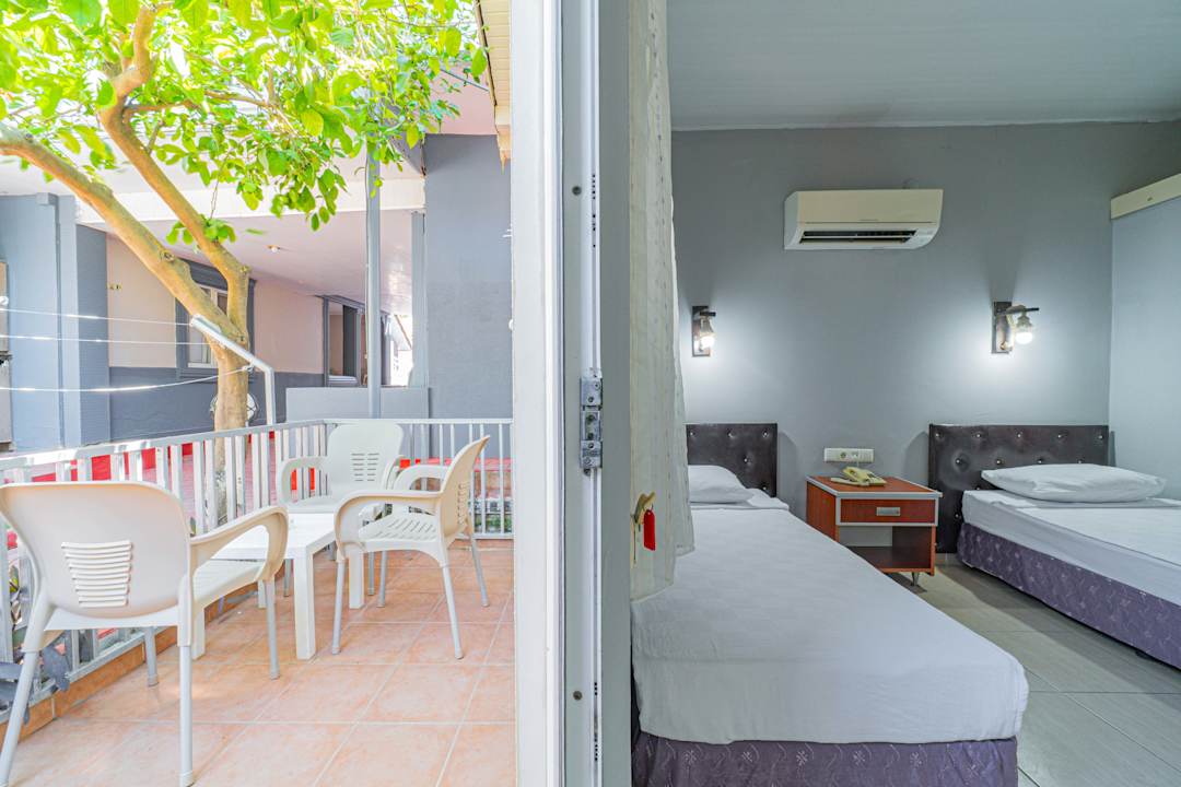 Zimmer Sayanora Hotel