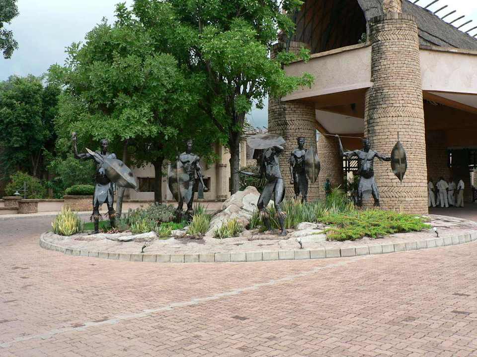 Eingang des Hotels Hotel The Kingdom at Victoria Falls