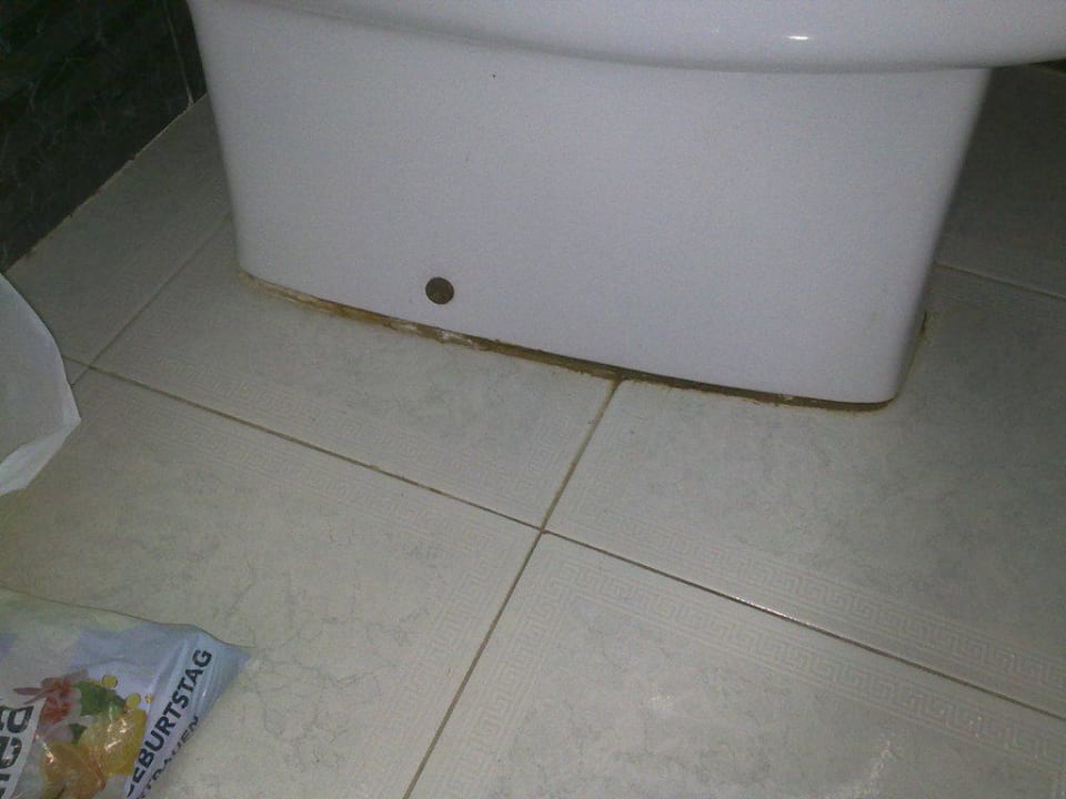 Braune Ränder am WC Hostal Oasis