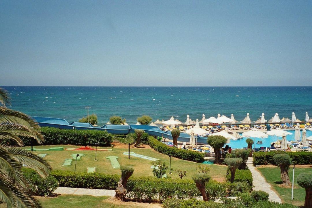 Blick auf Hauptpool und Schutsche Mitsis Cretan Village