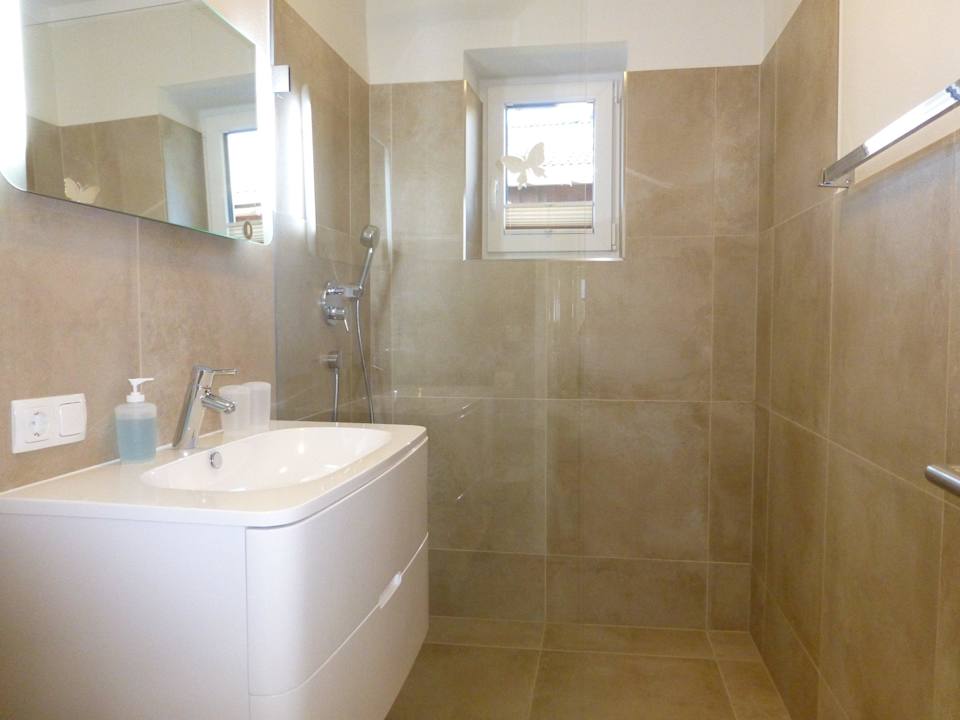 Badezimmer mit Dusche und WC Residenz Granada