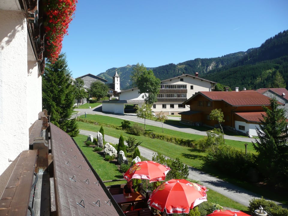 Ein herrlicher Ausblick ins östliche Tannheimertal Hotel-Pension Wildanger