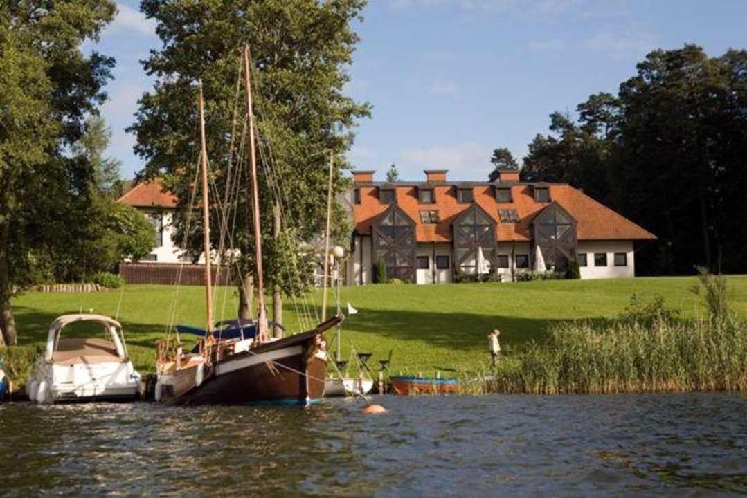 Outside picture Polska Akademia Nauk Dom Pracy Twórczej w Wierzbie