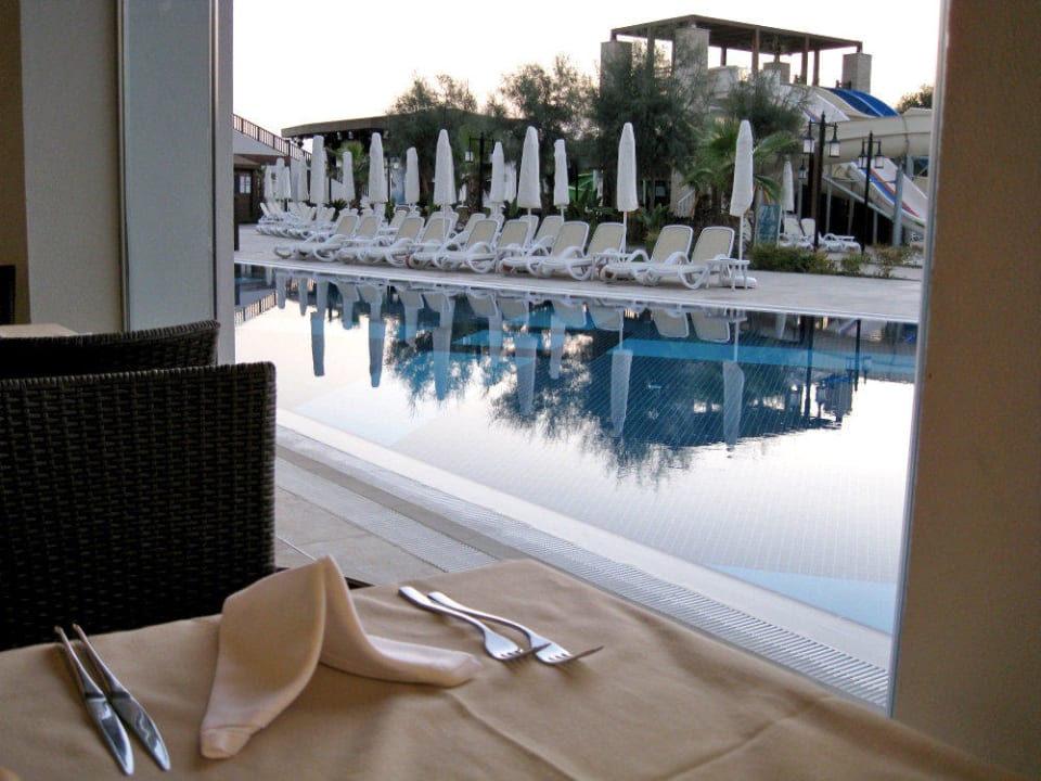 Essen direkt am Pool Sunis Evren Beach Resort Hotel & Spa