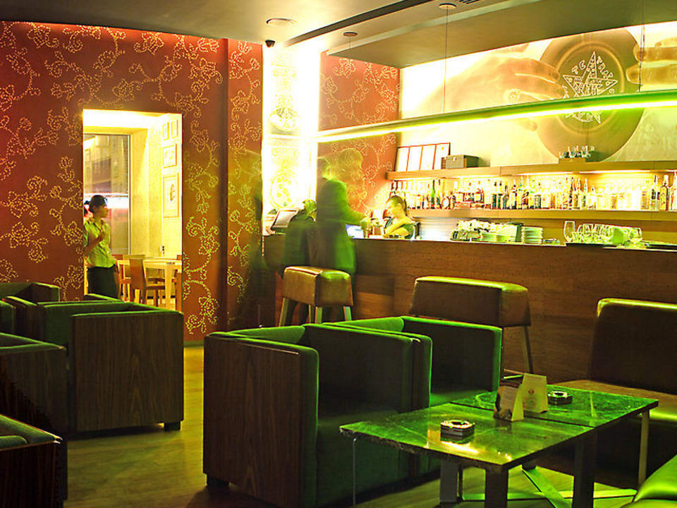 xRen bar Hotel The 5th Corner