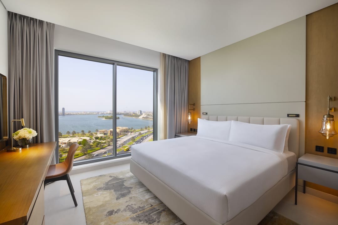 Zimmer DoubleTree by Hilton Sharjah Waterfront Hotel & Residences