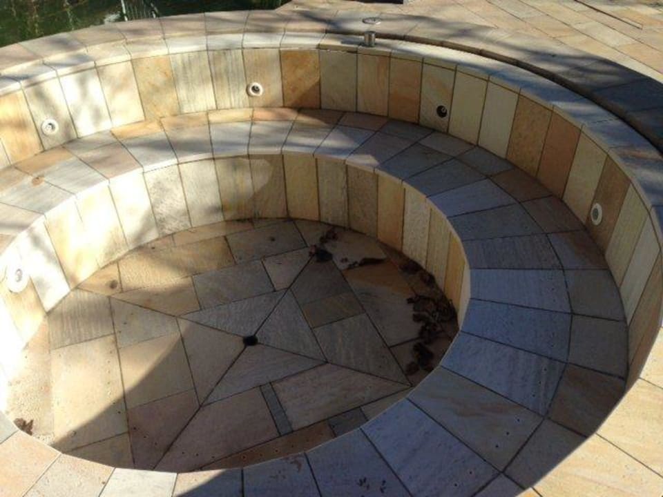 Außenwhirlpool - so blieb er die ganze Zeit STROBLHOF Active Family SPA Resort