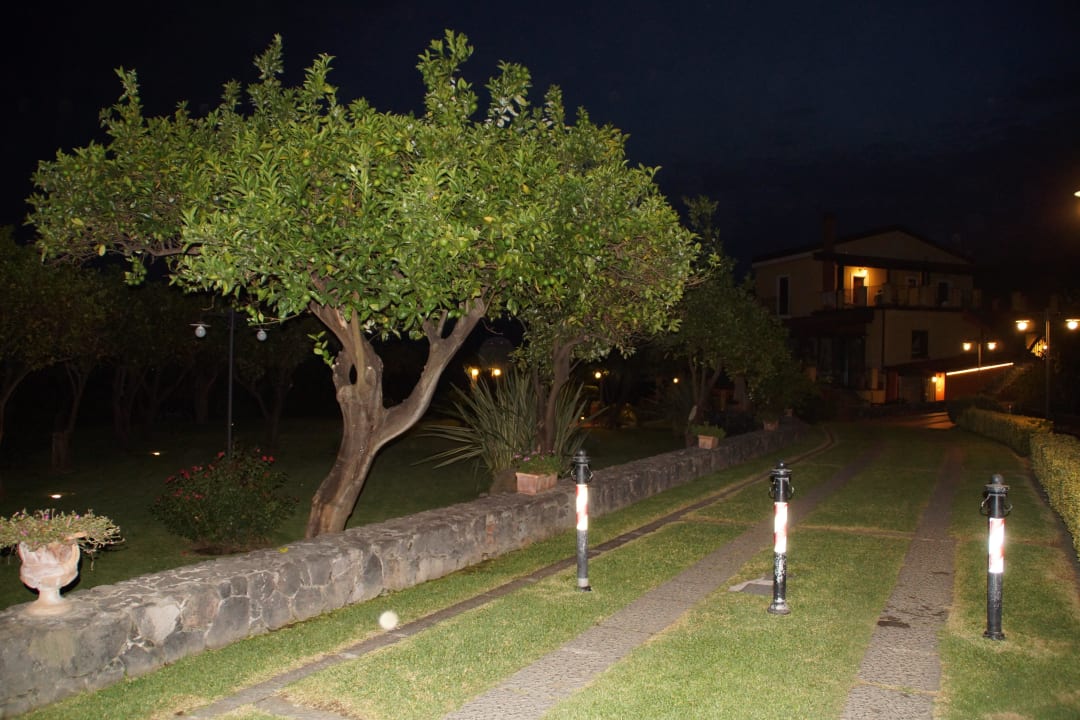 Gartenanlage Nachts Agriturismo Feudogrande