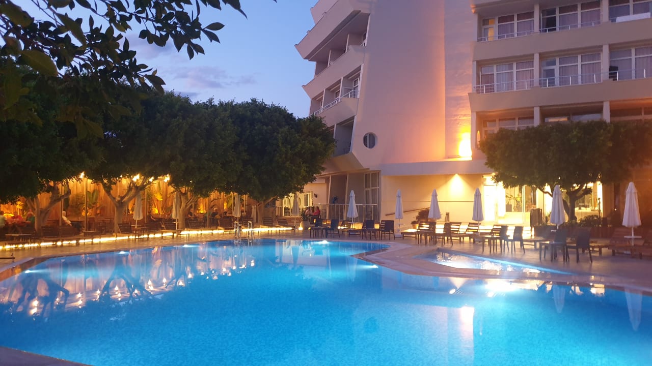 Pool Nerton Hotel - Erwachsenenhotel ab 16 Jahren