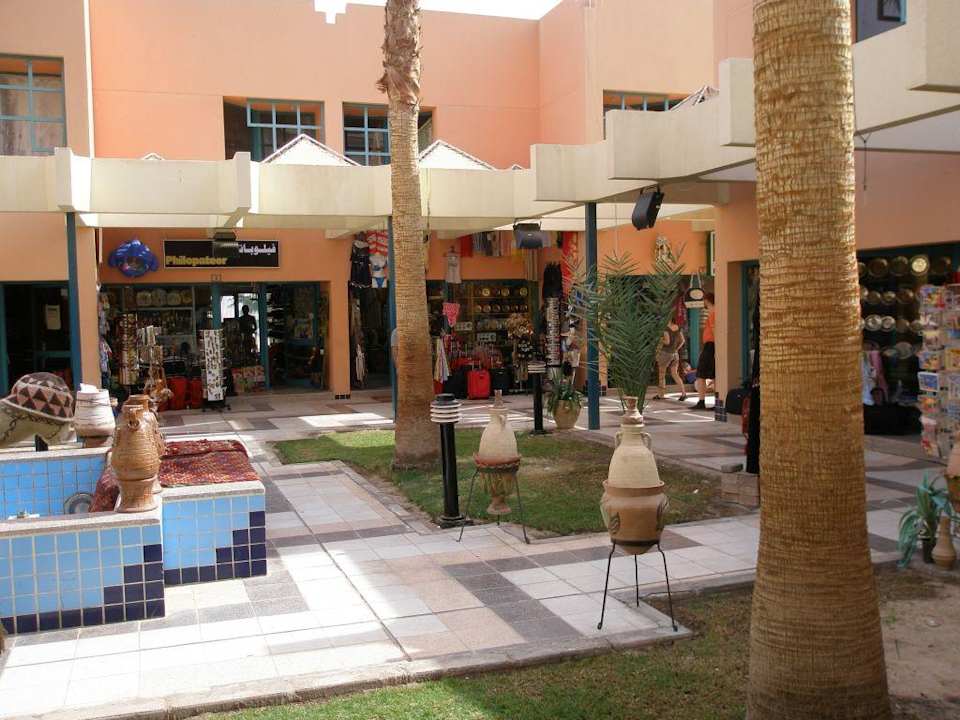 Sklepiki przy hotelu Steigenberger Hotel & Nelson Village