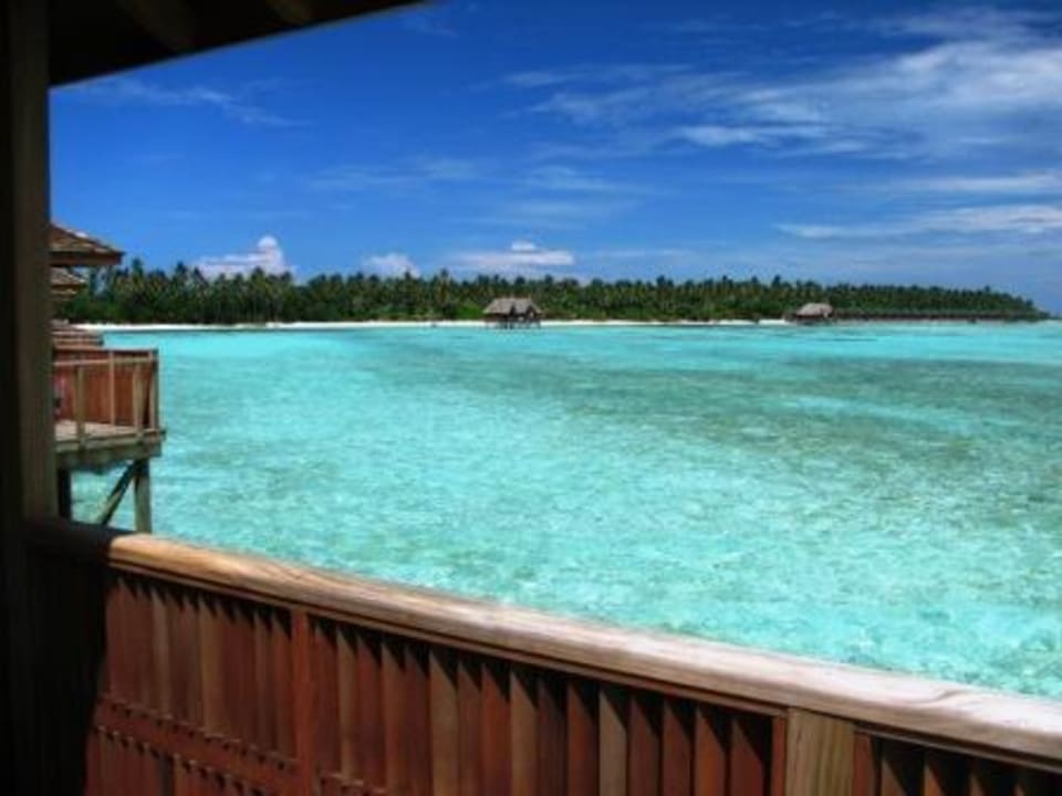 Blick von der Wasservilla Meeru Maldives Resort Island
