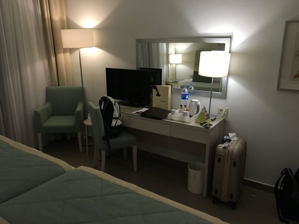 TV, Teekocher, Tisch Jaz Aquaviva