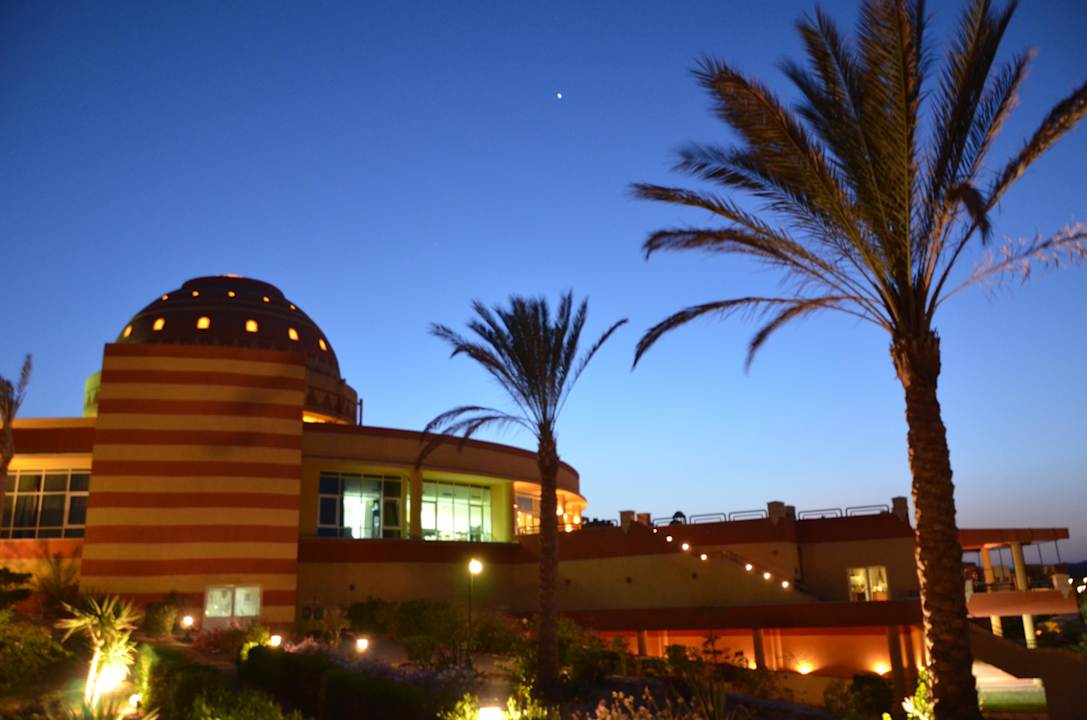 Budynek główny Malikia Resort Abu Dabbab