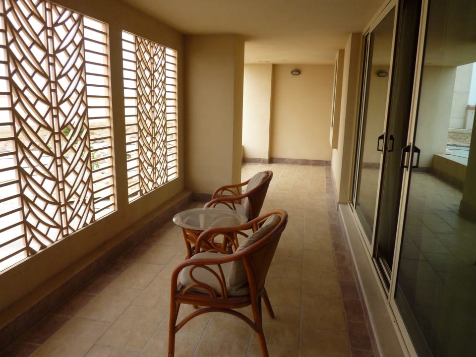 Balkon Straßenseite Al Raha Beach Resort & Spa