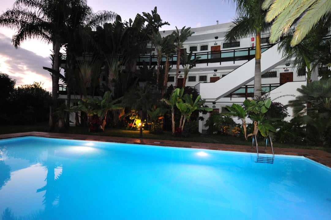 Piscina madrugada Hotel Taboga