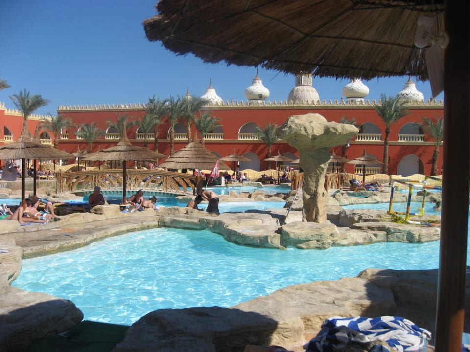 Podgrzewany basen Pickalbatros Alf Leila Wa Leila Resort - Neverland Hurghada