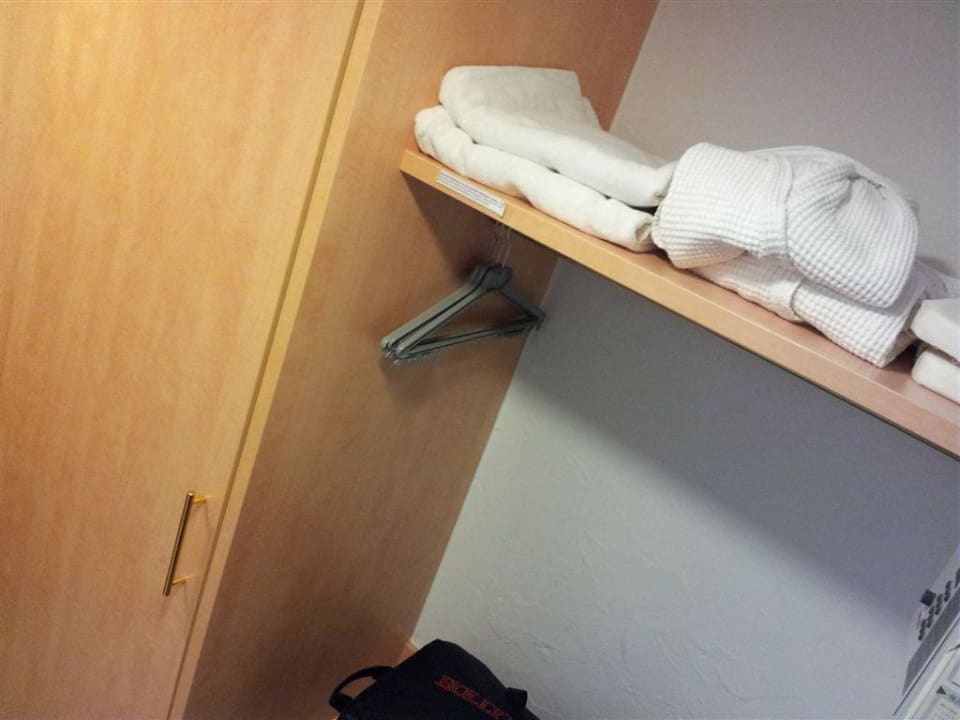 Eingangsbereich mit Bademantel Alpen Resort Hotel