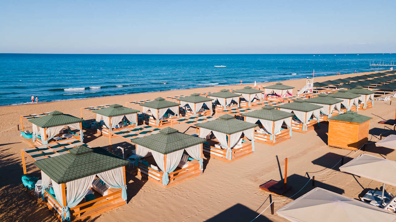 Strand Kamelya Aishen Club