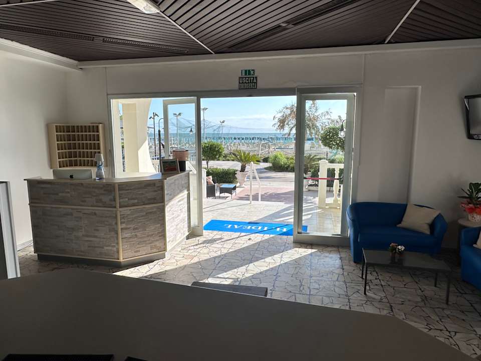 Lobby Hotel Ideal