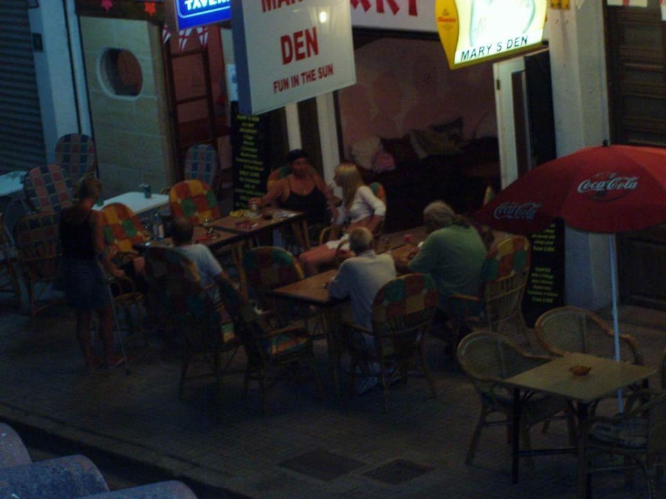 Balkonaussicht zur Hintergasse Hotel Bari