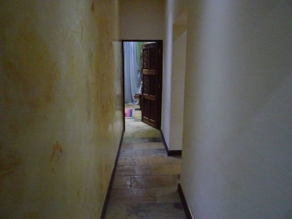 Gang zu den Schlafräumen Amani Luxury Apartments