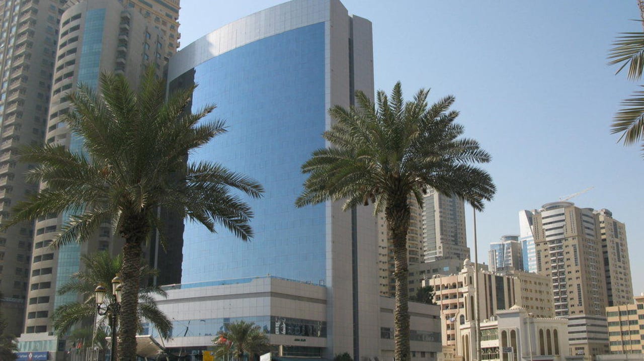 Hotelansicht von der Promenade aus Corniche Hotel Sharjah