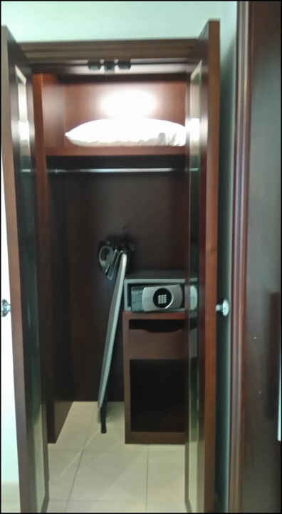 Begehbarer Kleiderschrank Nr. 1 Ajman Saray, a Luxury Collection Resort