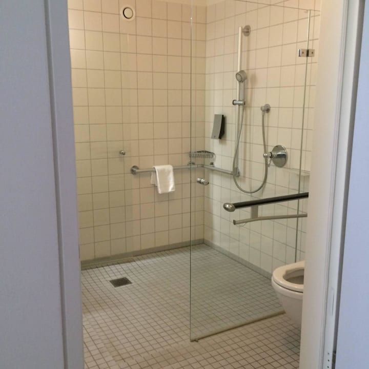 Bad mit Dusche Landhotel Allgäuer Hof