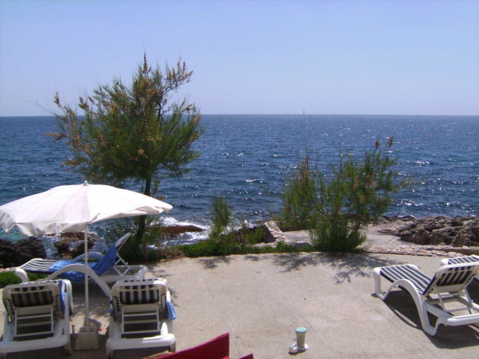 Blick vom Außen-Restaurant auf die Felsen Hotel Bendinat