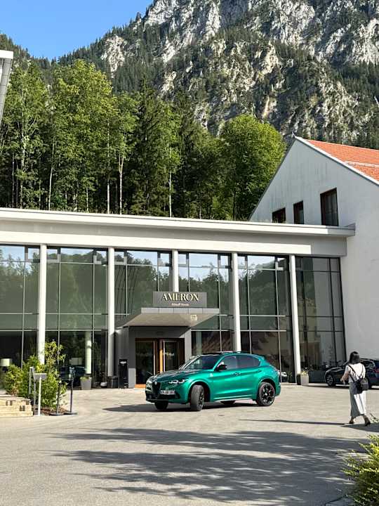 Außenansicht AMERON Neuschwanstein Alpsee Resort & Spa