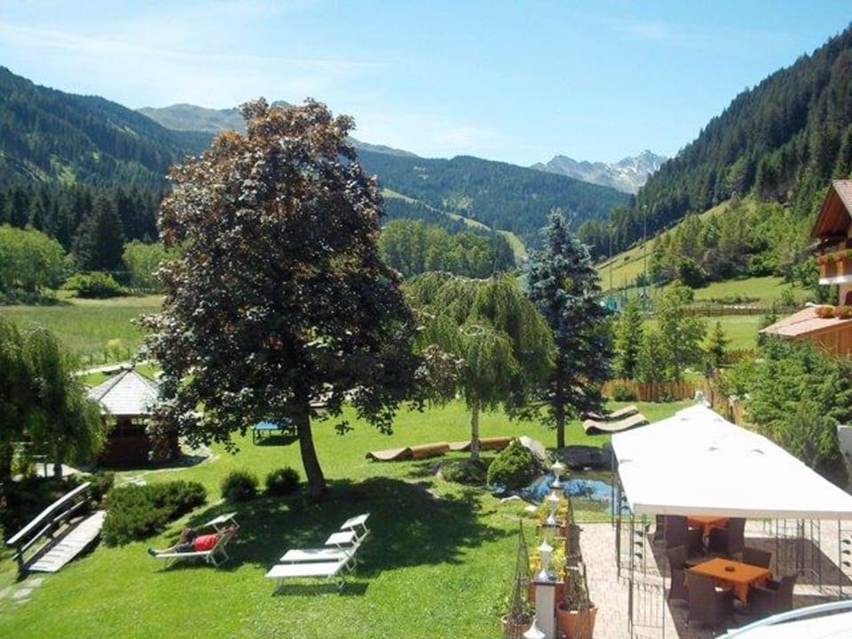 Ausblick zur Sonnenseite  Alphotel Tyrol