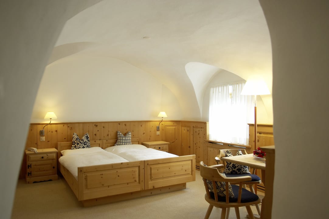 Gewölbezimmer im Haupthaus Hotel Engiadina