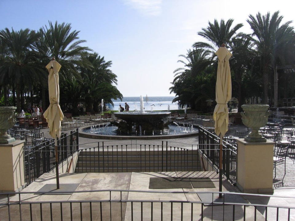 Ausblick zum riesigen Pool Lopesan Costa Meloneras, Resort & Spa