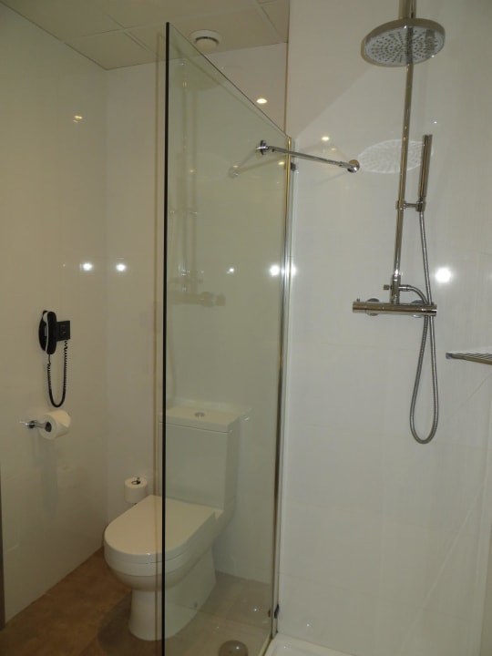 Bad mit Telefon auf der Toilette   Hotel 4 Barcelona