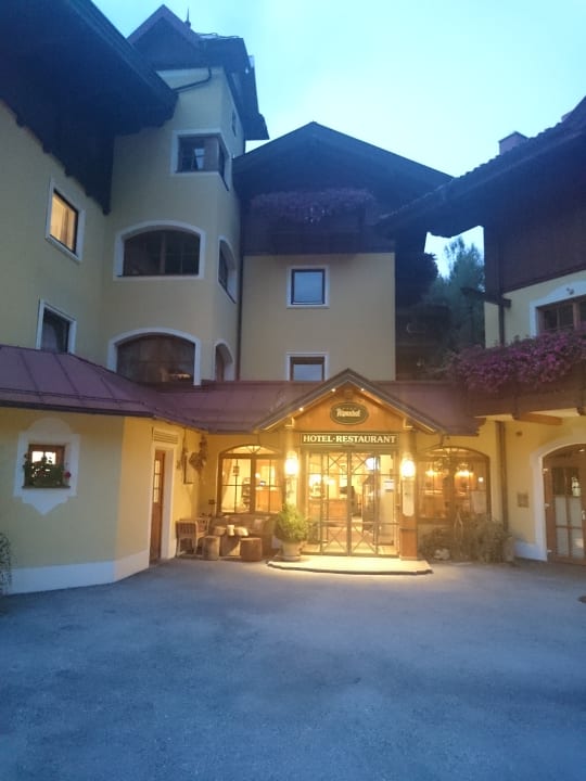 Außenansicht Gut Berg Naturhotel