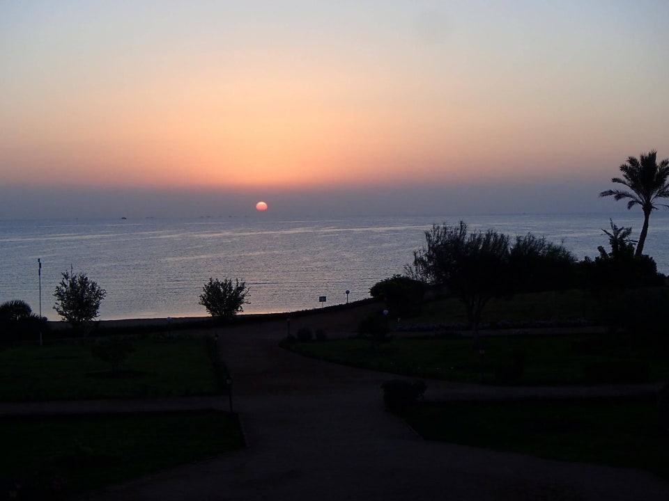 Sonnenaufgang Three Corners Equinox Beach Resort