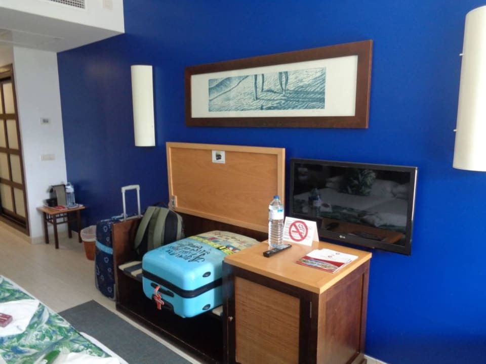 Flachbild TV mit Kofferablage Hotel Costa Calero