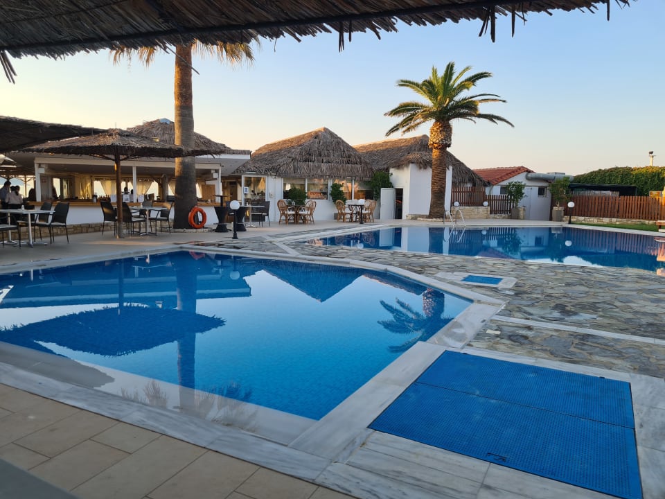 Pool HARPIN Happy Days Beach Hotel