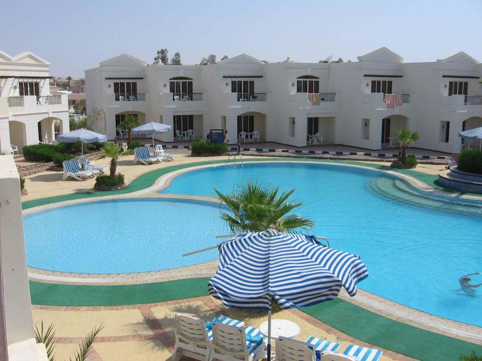 Mniejszy basen Hotel Noria Resort