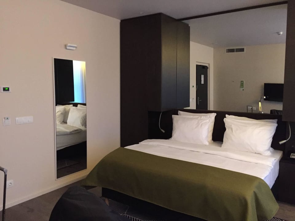 Schönes Zimmer 101 Holiday Inn Dresden - Am Zwinger