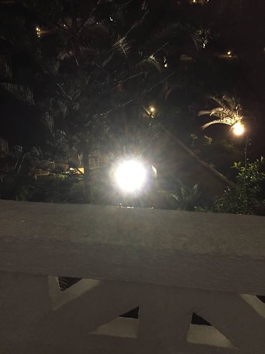 Der Scheinwerfer der die Nacht zu Tag macht Mahdia Beach & Aquapark