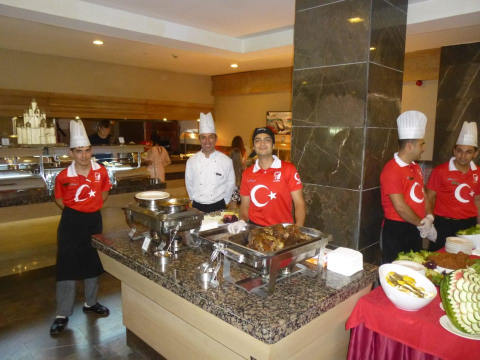 Immer gut gelaunt  Alba Queen Hotel